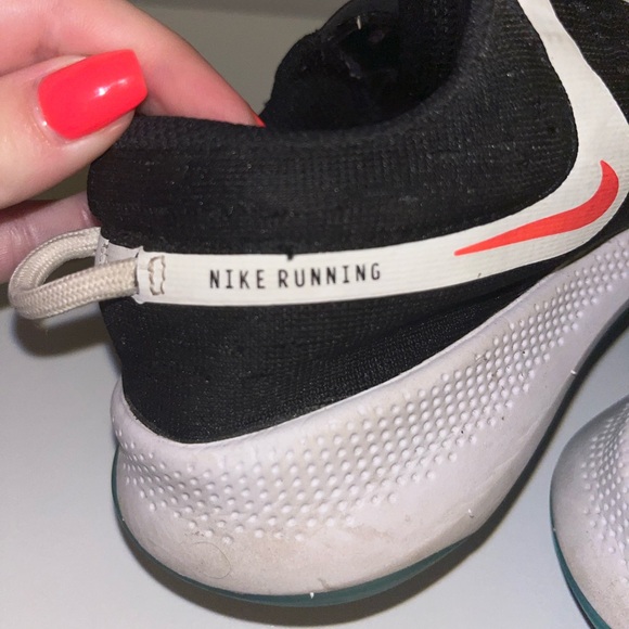 Nike Tennis Shoes - Picture 4 of 4